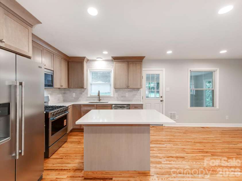 3326 Bonneville Drive, Charlotte, NC 28205.  MLS# CAR4418500, YatesRealty ID 24268. 