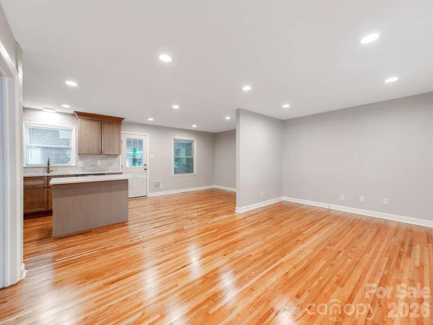 3326 Bonneville Drive, Charlotte, NC 28205.  MLS# CAR4418500, YatesRealty ID 24268. 