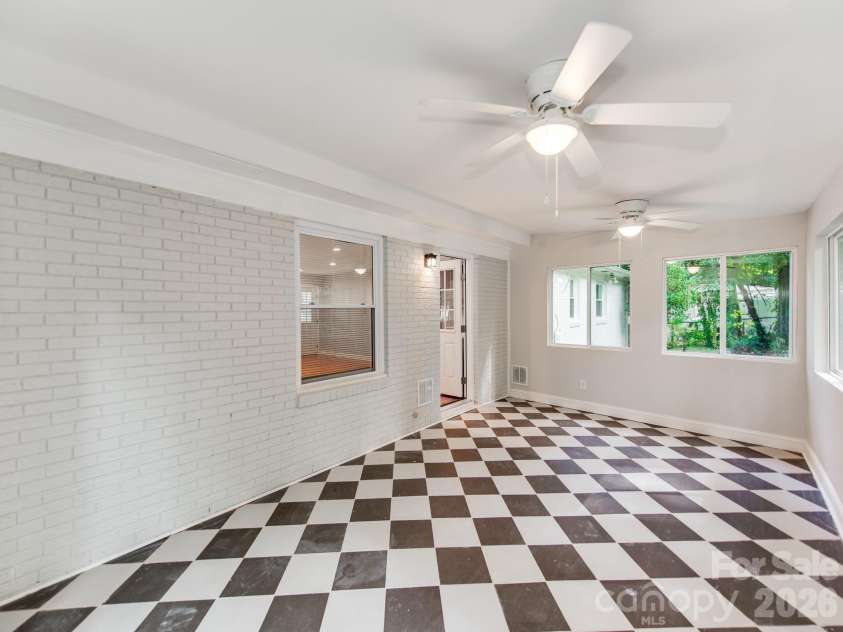 3326 Bonneville Drive, Charlotte, NC 28205.  MLS# CAR4418500, YatesRealty ID 24268. 