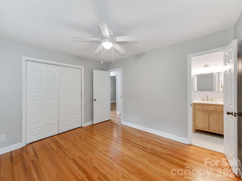 3326 Bonneville Drive, Charlotte, NC 28205.  MLS# CAR4418500, YatesRealty ID 24268. 