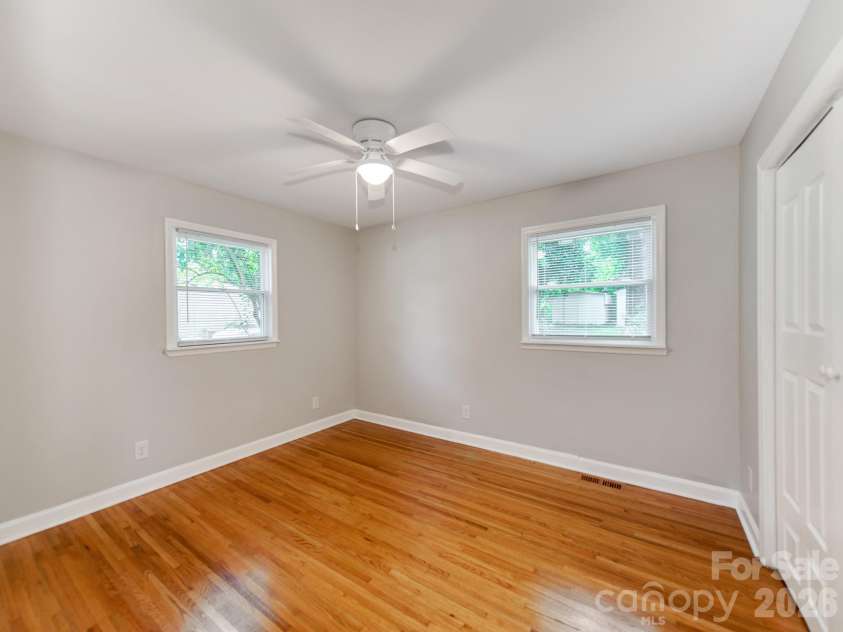 3326 Bonneville Drive, Charlotte, NC 28205.  MLS# CAR4418500, YatesRealty ID 24268. 