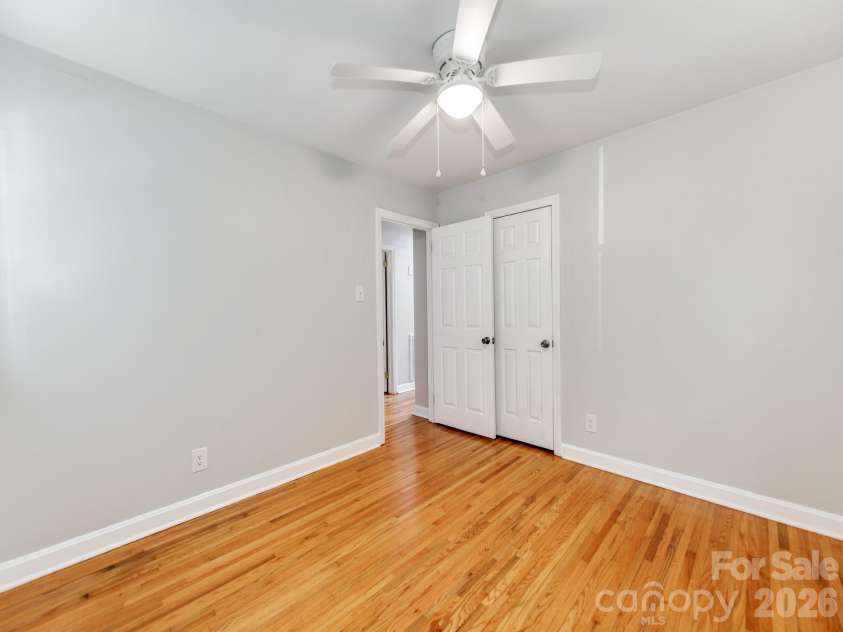 3326 Bonneville Drive, Charlotte, NC 28205.  MLS# CAR4418500, YatesRealty ID 24268. 