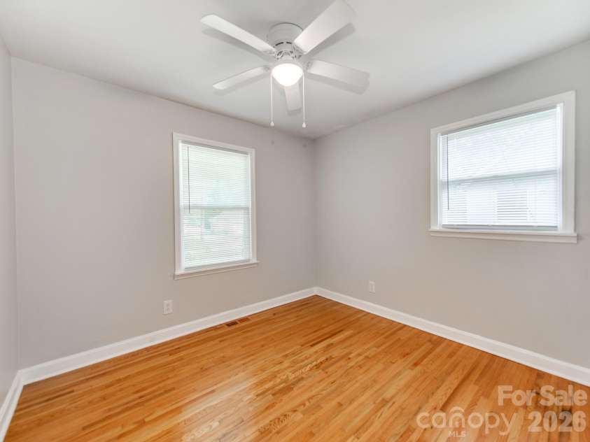 3326 Bonneville Drive, Charlotte, NC 28205.  MLS# CAR4418500, YatesRealty ID 24268. 