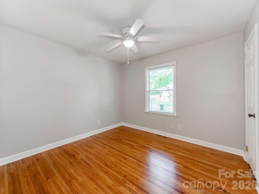 3326 Bonneville Drive, Charlotte, NC 28205.  MLS# CAR4418500, YatesRealty ID 24268. 