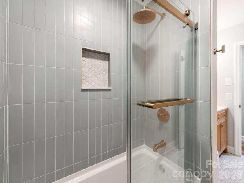 3326 Bonneville Drive, Charlotte, NC 28205.  MLS# CAR4418500, YatesRealty ID 24268. 
