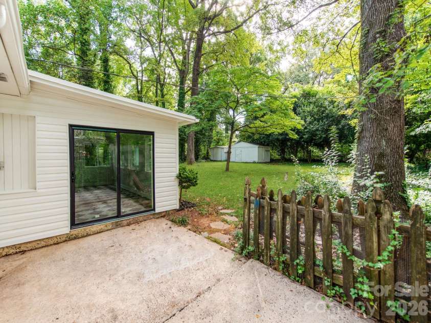 3326 Bonneville Drive, Charlotte, NC 28205.  MLS# CAR4418500, YatesRealty ID 24268. 