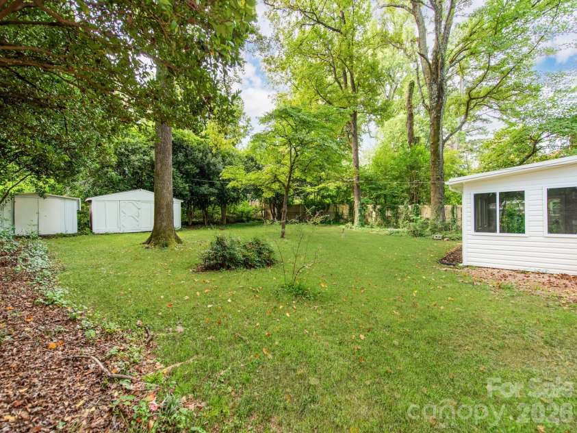 3326 Bonneville Drive, Charlotte, NC 28205.  MLS# CAR4418500, YatesRealty ID 24268. 