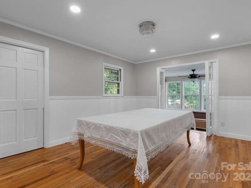 524 Bonview Avenue, Lincolnton, NC 28092.  MLS# CAR4278797, YatesRealty ID 24269. 