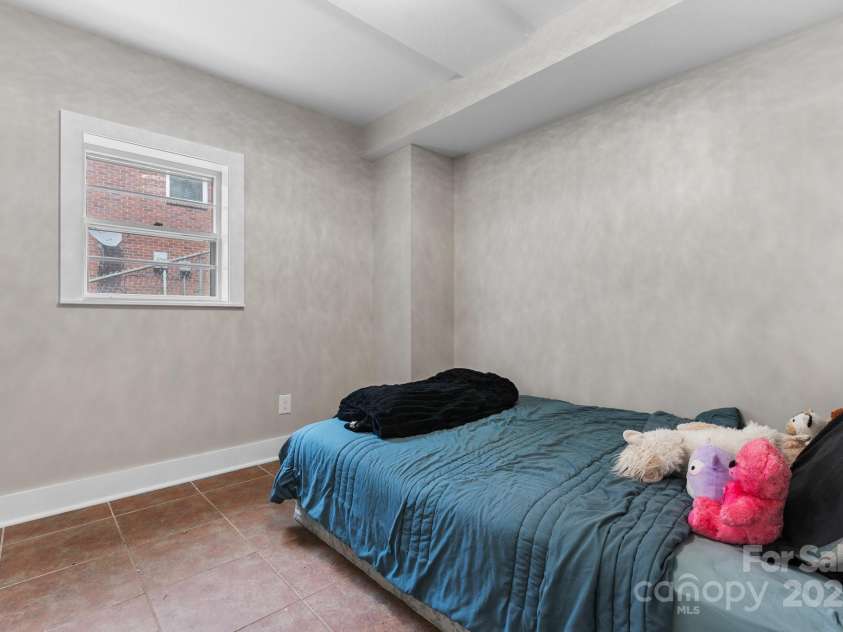 524 Bonview Avenue, Lincolnton, NC 28092.  MLS# CAR4278797, YatesRealty ID 24269. 