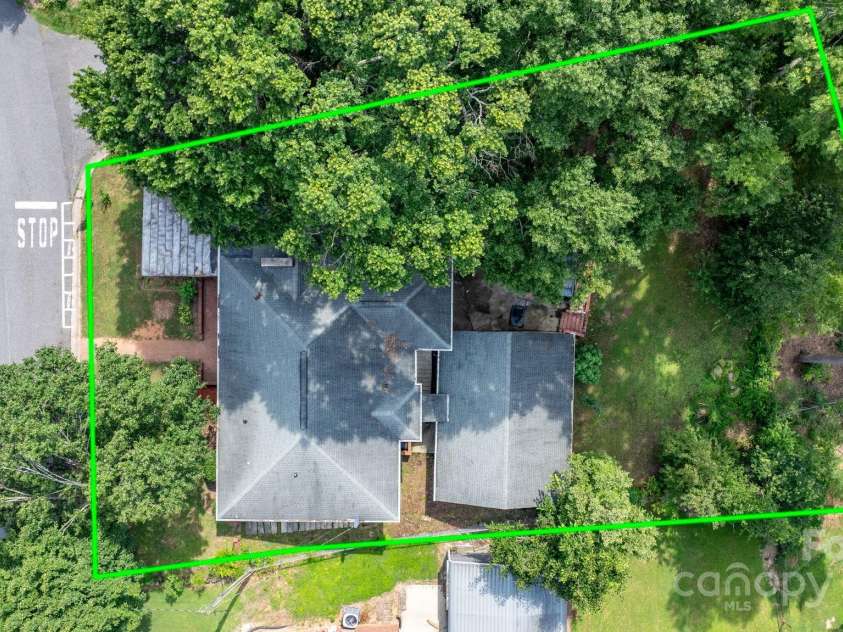 524 Bonview Avenue, Lincolnton, NC 28092.  MLS# CAR4278797, YatesRealty ID 24269. 