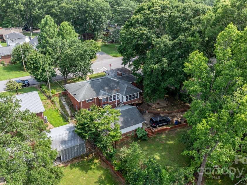 524 Bonview Avenue, Lincolnton, NC 28092.  MLS# CAR4278797, YatesRealty ID 24269. 