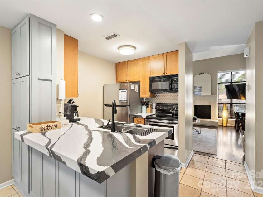 8039 Charter Oak Lane, Charlotte, NC 28226.  MLS# CAR4330793, YatesRealty ID 2427. 