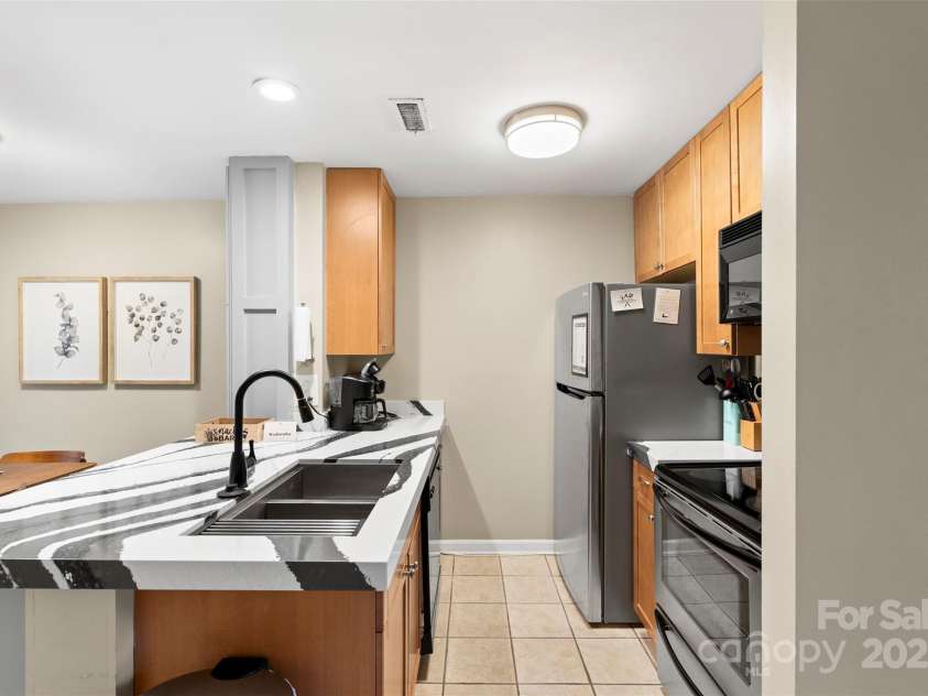 8039 Charter Oak Lane, Charlotte, NC 28226.  MLS# CAR4330793, YatesRealty ID 2427. 