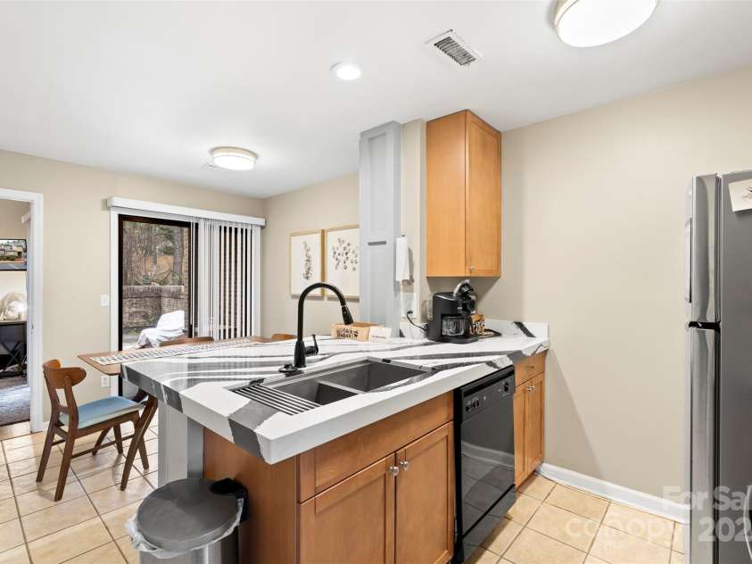8039 Charter Oak Lane, Charlotte, NC 28226.  MLS# CAR4330793, YatesRealty ID 2427. 