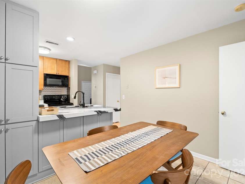 8039 Charter Oak Lane, Charlotte, NC 28226.  MLS# CAR4330793, YatesRealty ID 2427. 