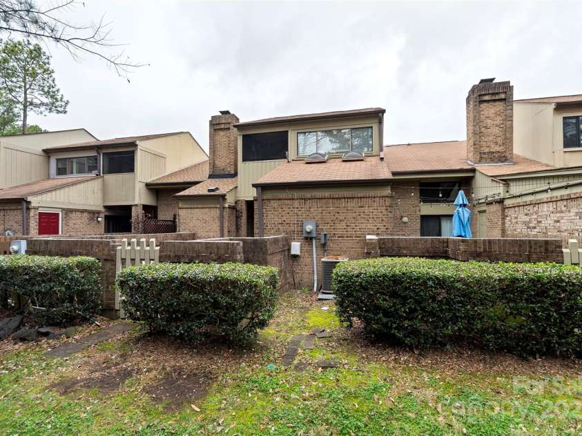8039 Charter Oak Lane, Charlotte, NC 28226.  MLS# CAR4330793, YatesRealty ID 2427. 