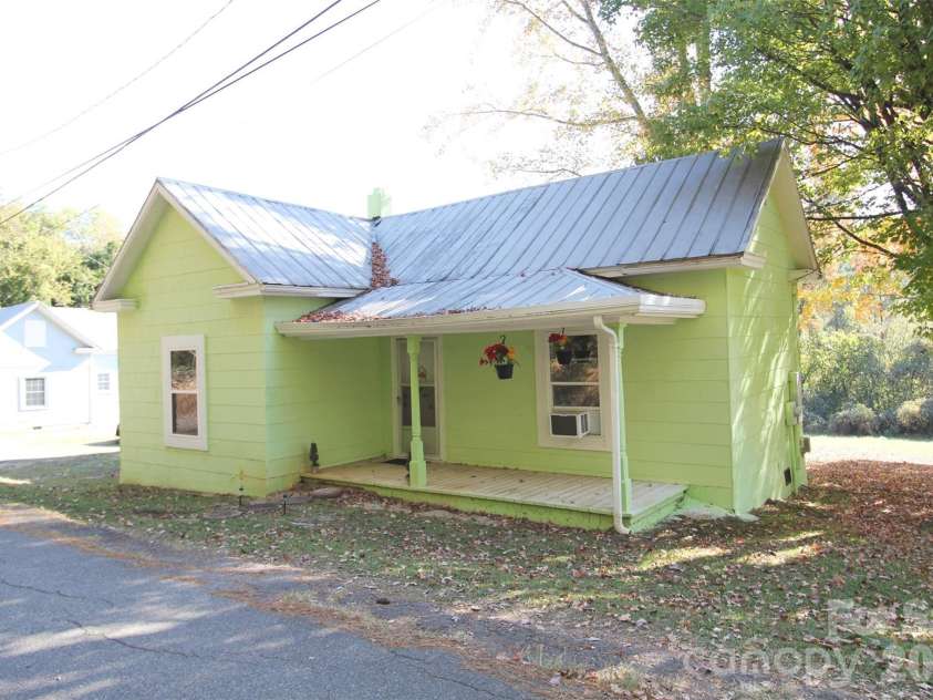 110 Sinclair Lane, Wadesboro, NC 28170.  MLS# CAR4351267, YatesRealty ID 24270. 