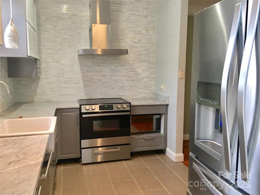 14231 Richmond Park Avenue, Charlotte, NC 28277.  MLS# CAR4278840, YatesRealty ID 24271. 