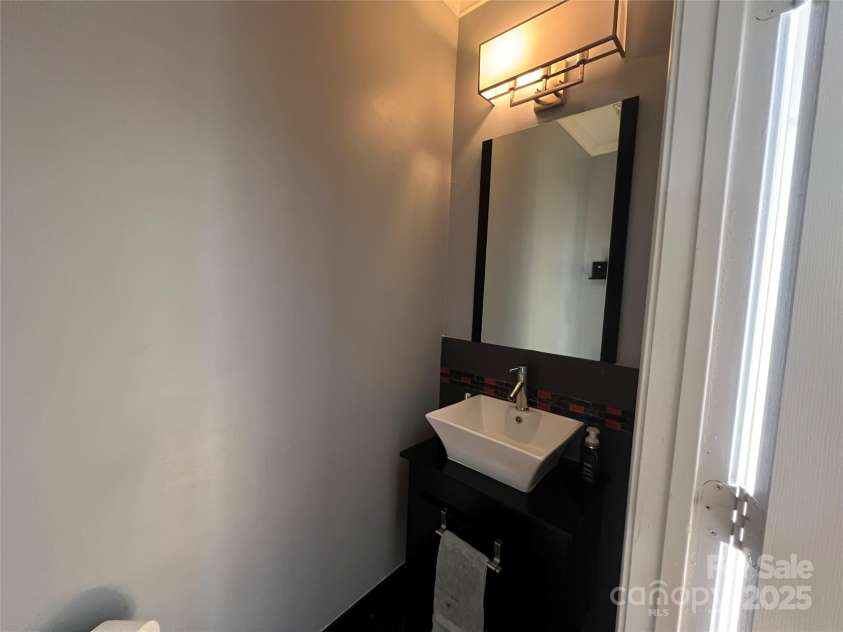 14231 Richmond Park Avenue, Charlotte, NC 28277.  MLS# CAR4278840, YatesRealty ID 24271. 