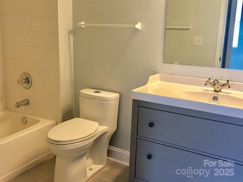 14231 Richmond Park Avenue, Charlotte, NC 28277.  MLS# CAR4278840, YatesRealty ID 24271. 