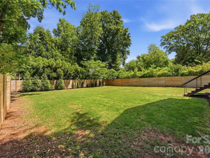 1109 Leigh Avenue, Charlotte, NC 28205.  MLS# CAR4379986, YatesRealty ID 24272. 