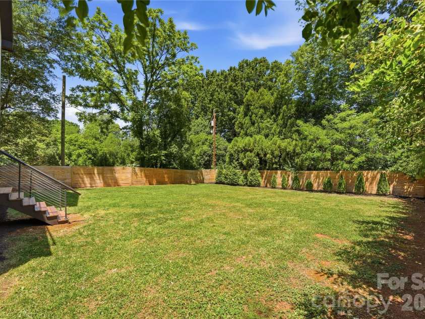 1109 Leigh Avenue, Charlotte, NC 28205.  MLS# CAR4379986, YatesRealty ID 24272. 