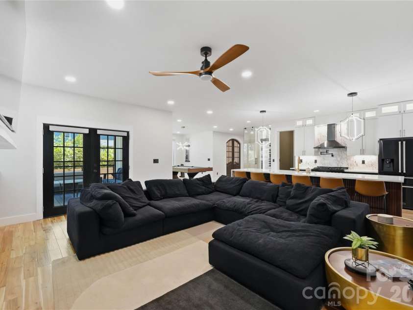 1109 Leigh Avenue, Charlotte, NC 28205.  MLS# CAR4379986, YatesRealty ID 24272. 