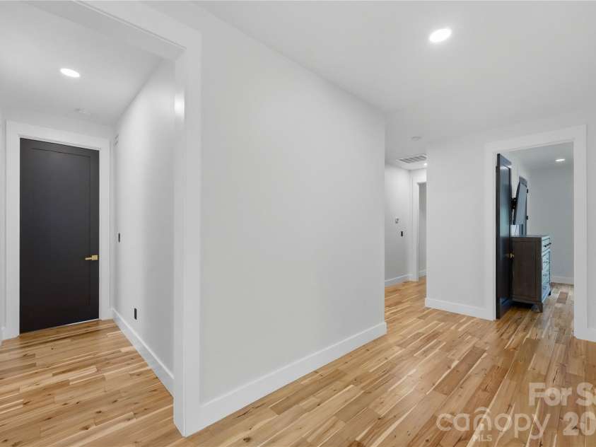 1109 Leigh Avenue, Charlotte, NC 28205.  MLS# CAR4379986, YatesRealty ID 24272. 