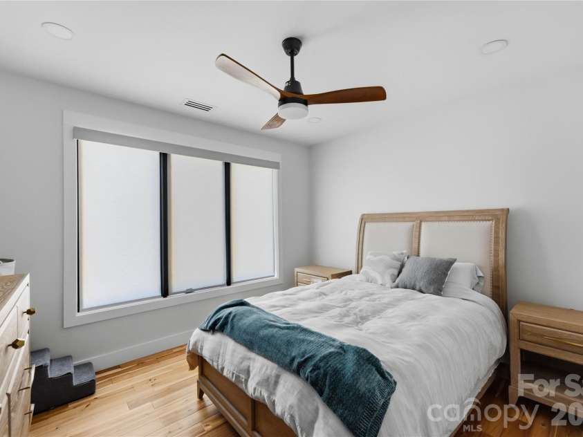 1109 Leigh Avenue, Charlotte, NC 28205.  MLS# CAR4379986, YatesRealty ID 24272. 
