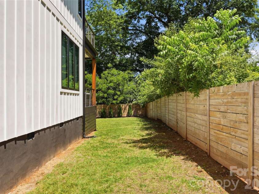 1109 Leigh Avenue, Charlotte, NC 28205.  MLS# CAR4379986, YatesRealty ID 24272. 