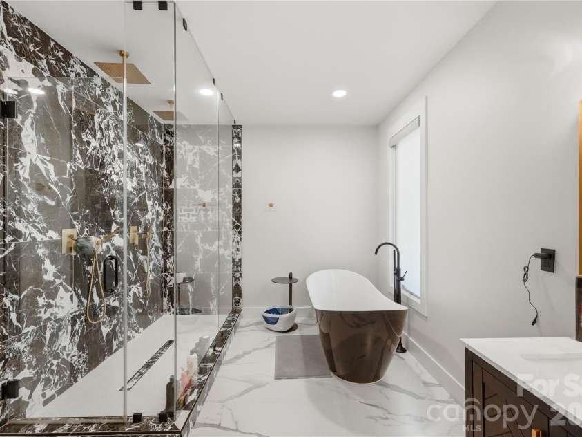 1109 Leigh Avenue, Charlotte, NC 28205.  MLS# CAR4379986, YatesRealty ID 24272. Primary Master Bathroom 