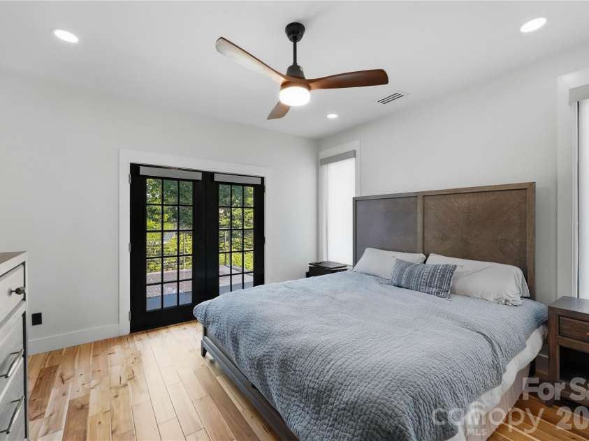 1109 Leigh Avenue, Charlotte, NC 28205.  MLS# CAR4379986, YatesRealty ID 24272. Secondary Master Bedroom with Ensuite