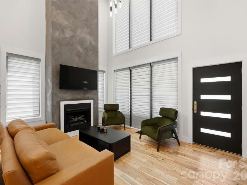 1109 Leigh Avenue, Charlotte, NC 28205.  MLS# CAR4430239, YatesRealty ID 24272. 