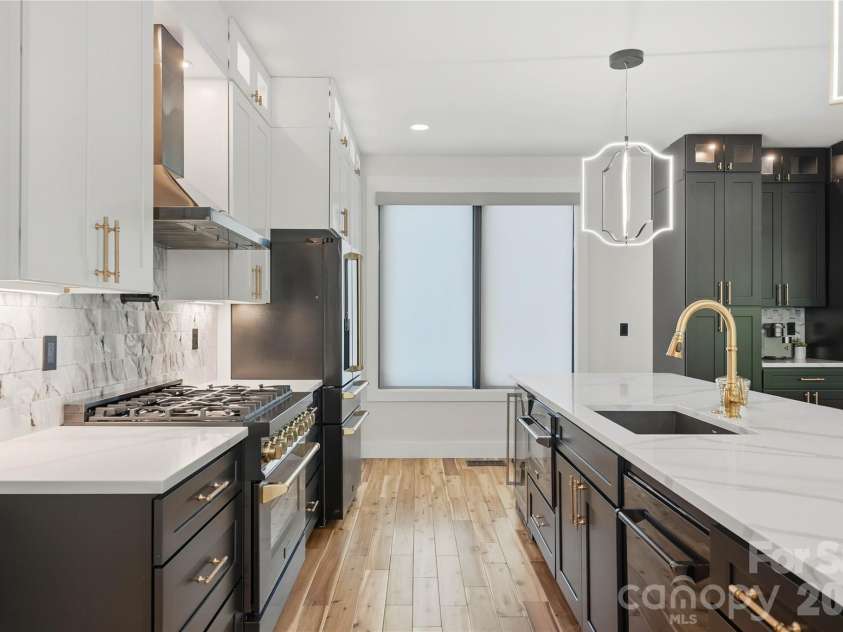 1109 Leigh Avenue, Charlotte, NC 28205.  MLS# CAR4430239, YatesRealty ID 24272. 