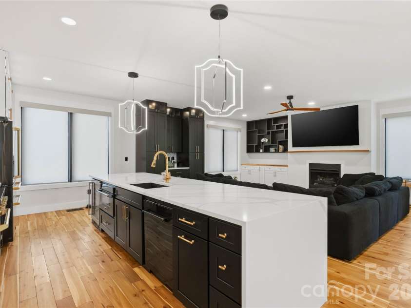 1109 Leigh Avenue, Charlotte, NC 28205.  MLS# CAR4430239, YatesRealty ID 24272. 