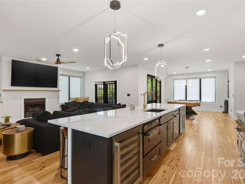 1109 Leigh Avenue, Charlotte, NC 28205.  MLS# CAR4430239, YatesRealty ID 24272. 
