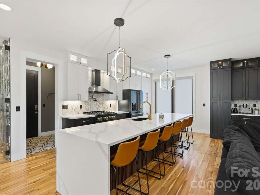 1109 Leigh Avenue, Charlotte, NC 28205.  MLS# CAR4430239, YatesRealty ID 24272. 