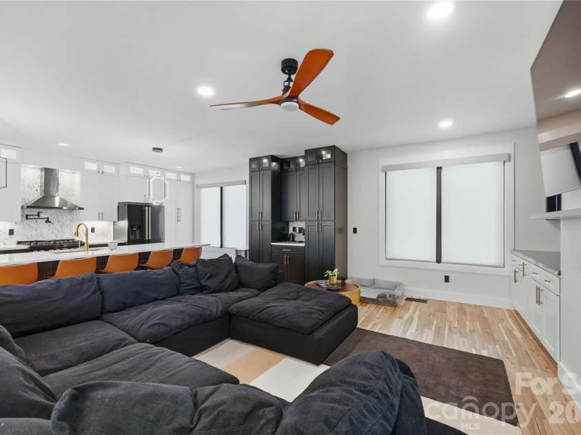 1109 Leigh Avenue, Charlotte, NC 28205.  MLS# CAR4430239, YatesRealty ID 24272. 
