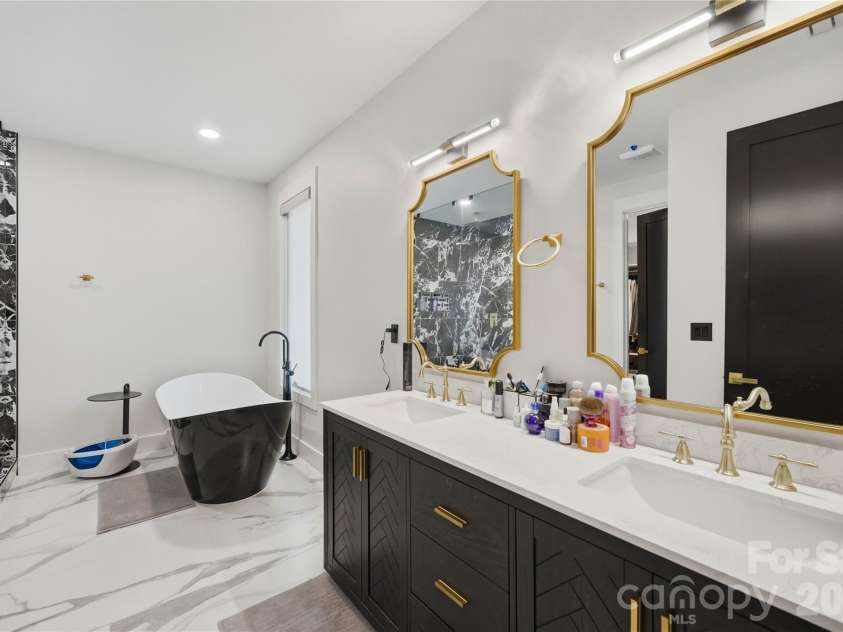 1109 Leigh Avenue, Charlotte, NC 28205.  MLS# CAR4430239, YatesRealty ID 24272. 