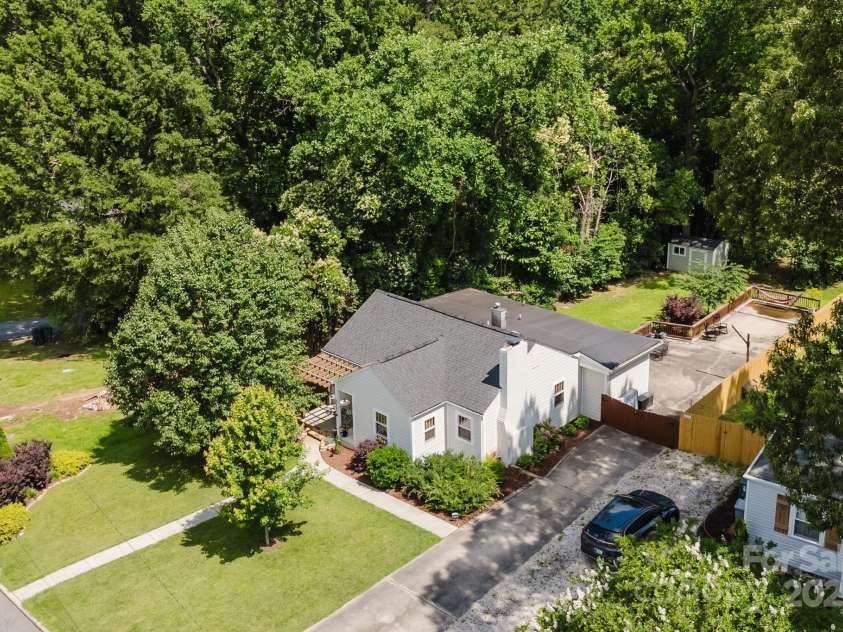 3307 Draper Avenue, Charlotte, NC 28205.  MLS# CAR4270035, YatesRealty ID 24273. 