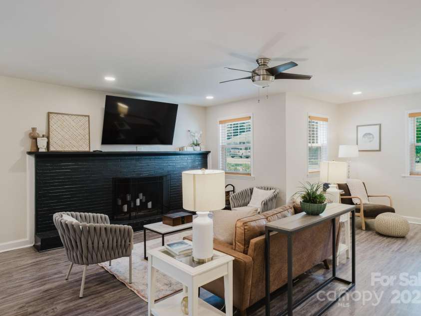 3307 Draper Avenue, Charlotte, NC 28205.  MLS# CAR4270035, YatesRealty ID 24273. 