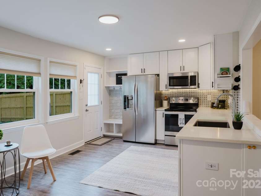 3307 Draper Avenue, Charlotte, NC 28205.  MLS# CAR4270035, YatesRealty ID 24273. 