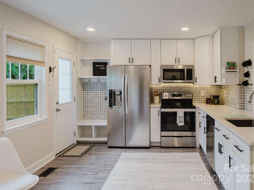 3307 Draper Avenue, Charlotte, NC 28205.  MLS# CAR4270035, YatesRealty ID 24273. 