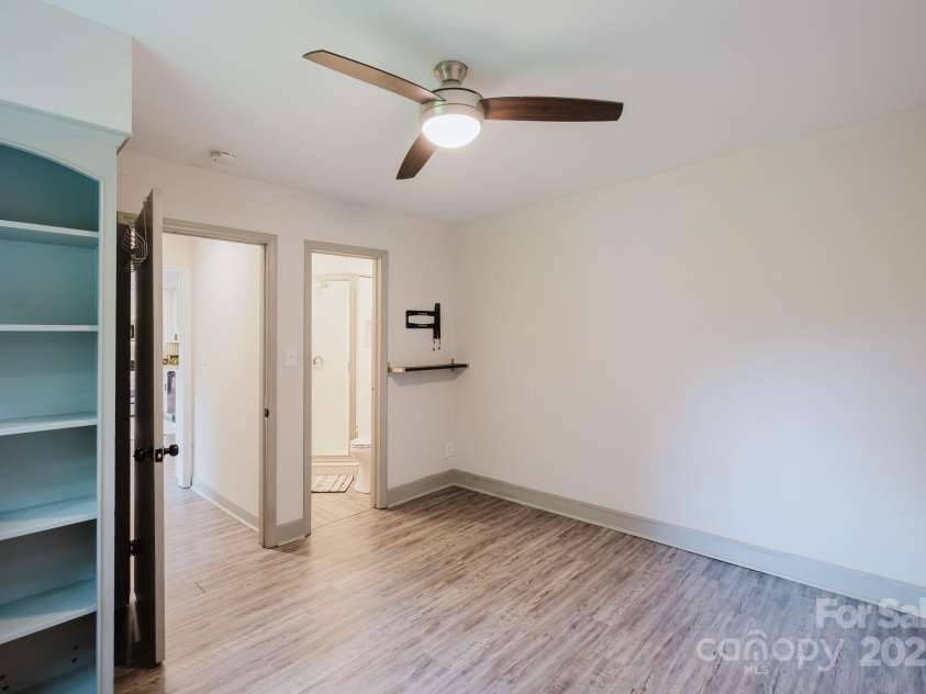 3307 Draper Avenue, Charlotte, NC 28205.  MLS# CAR4270035, YatesRealty ID 24273. 