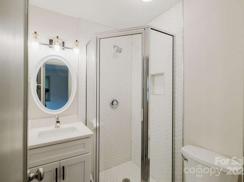 3307 Draper Avenue, Charlotte, NC 28205.  MLS# CAR4270035, YatesRealty ID 24273. 