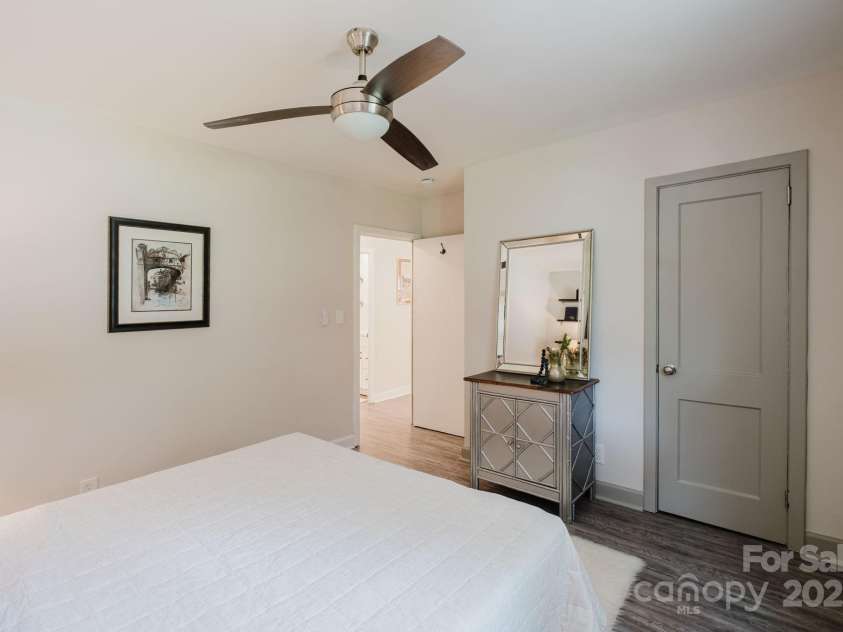 3307 Draper Avenue, Charlotte, NC 28205.  MLS# CAR4270035, YatesRealty ID 24273. 