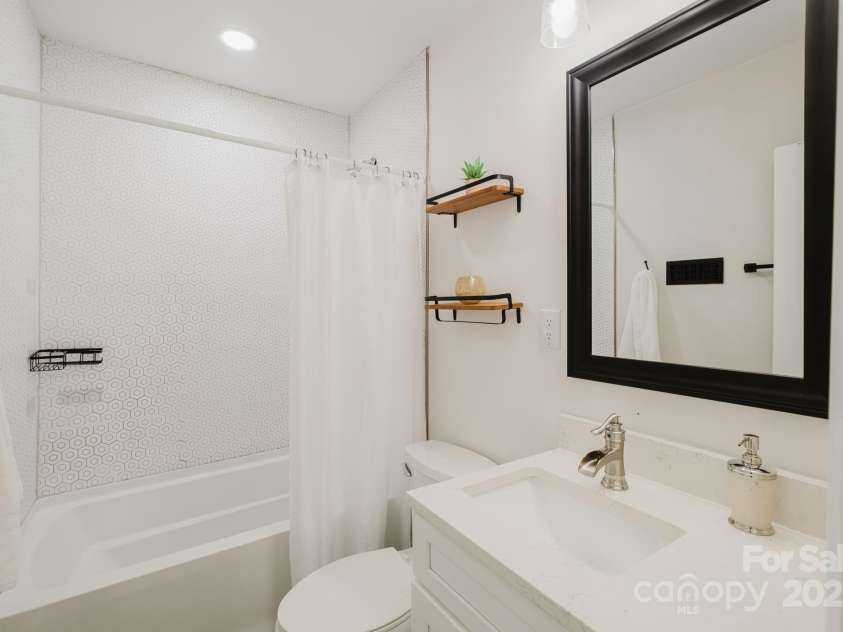 3307 Draper Avenue, Charlotte, NC 28205.  MLS# CAR4270035, YatesRealty ID 24273. 