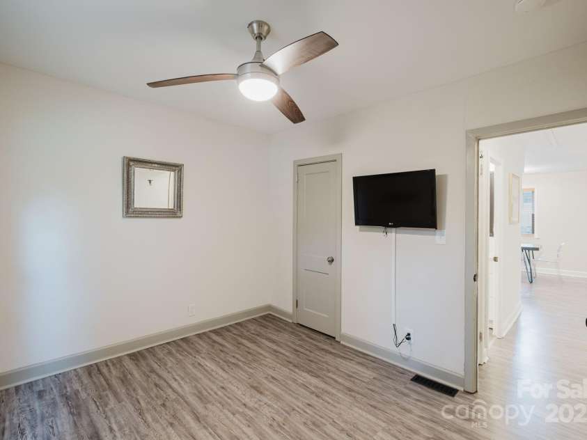 3307 Draper Avenue, Charlotte, NC 28205.  MLS# CAR4270035, YatesRealty ID 24273. 