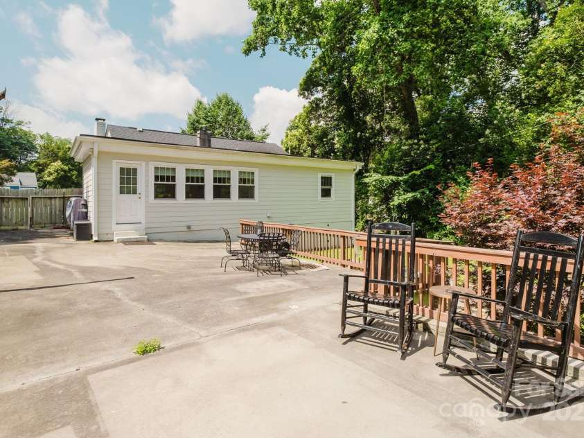 3307 Draper Avenue, Charlotte, NC 28205.  MLS# CAR4270035, YatesRealty ID 24273. 