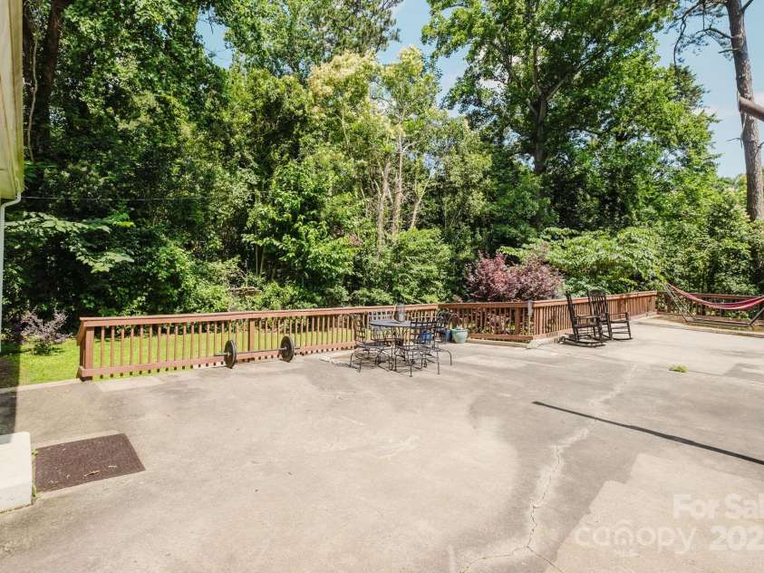 3307 Draper Avenue, Charlotte, NC 28205.  MLS# CAR4270035, YatesRealty ID 24273. 